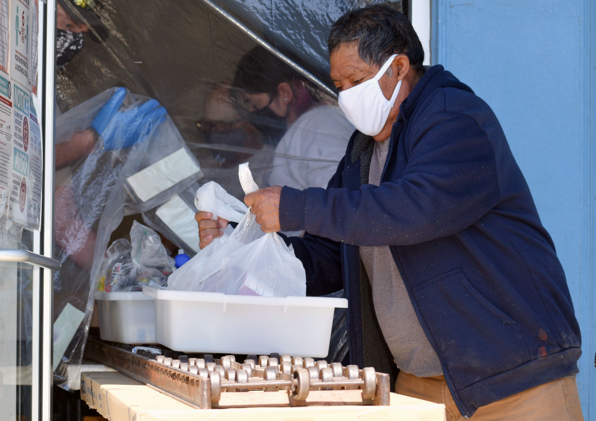 033021-smt-news-foodbank-pandemic-anniversary-002